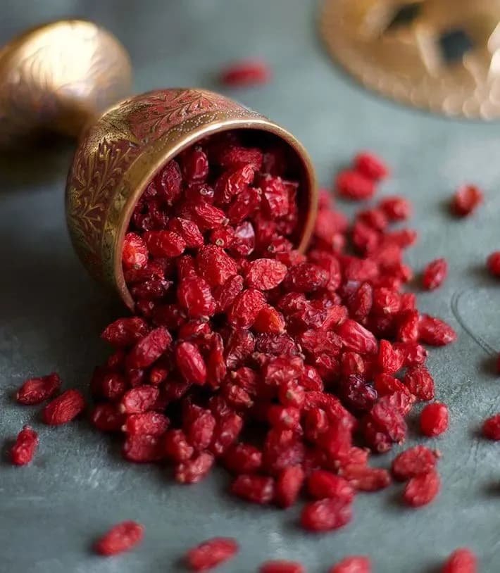 زرشک خوب چه ویژگی دارد؟ پفکی یا دانه‌ای و نگهداری درست