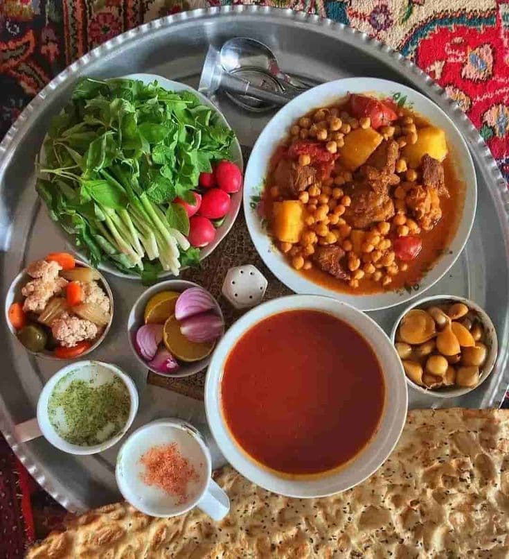 طرز تهیه یخنی شیرازی؛ خوراک اصیل و عطرآگین جنوب ایران