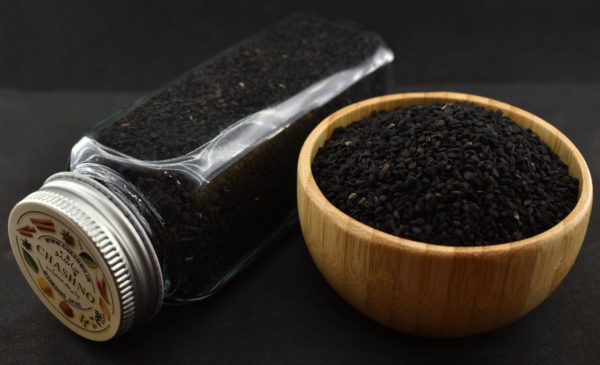 سیاهدانه تمیز و بهداشتی در بسته‌بندی زیپ‌دار و شیشه مک کارتی، مناسب برای استفاده در آشپزی و دمنوش‌های گیاهی