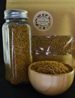 تخم شنبلیله تمیز و بهداشتی در بسته‌بندی زیپ‌دار و شیشه مک کارتی، مناسب برای استفاده در آشپزی و دمنوش‌های گیاهی