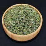 مرزه خشک تمیز و بهداشتی در بسته‌بندی زیپ‌دار، مناسب برای استفاده در آشپزی و دمنوش‌های گیاهی