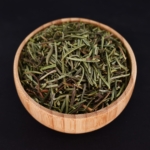 رزماری خشک تمیز و بهداشتی در بسته‌بندی زیپ‌دار و شیشه مک کارتی، مناسب برای استفاده در آشپزی و دمنوش‌های گیاهی