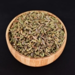 رازیانه تمیز و بهداشتی در بسته‌بندی زیپ‌دار و شیشه مک کارتی، مناسب برای استفاده در آشپزی و دمنوش‌های گیاهی